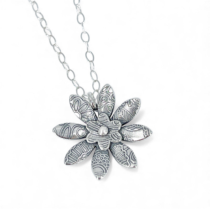Silver detailed flower with oval chain