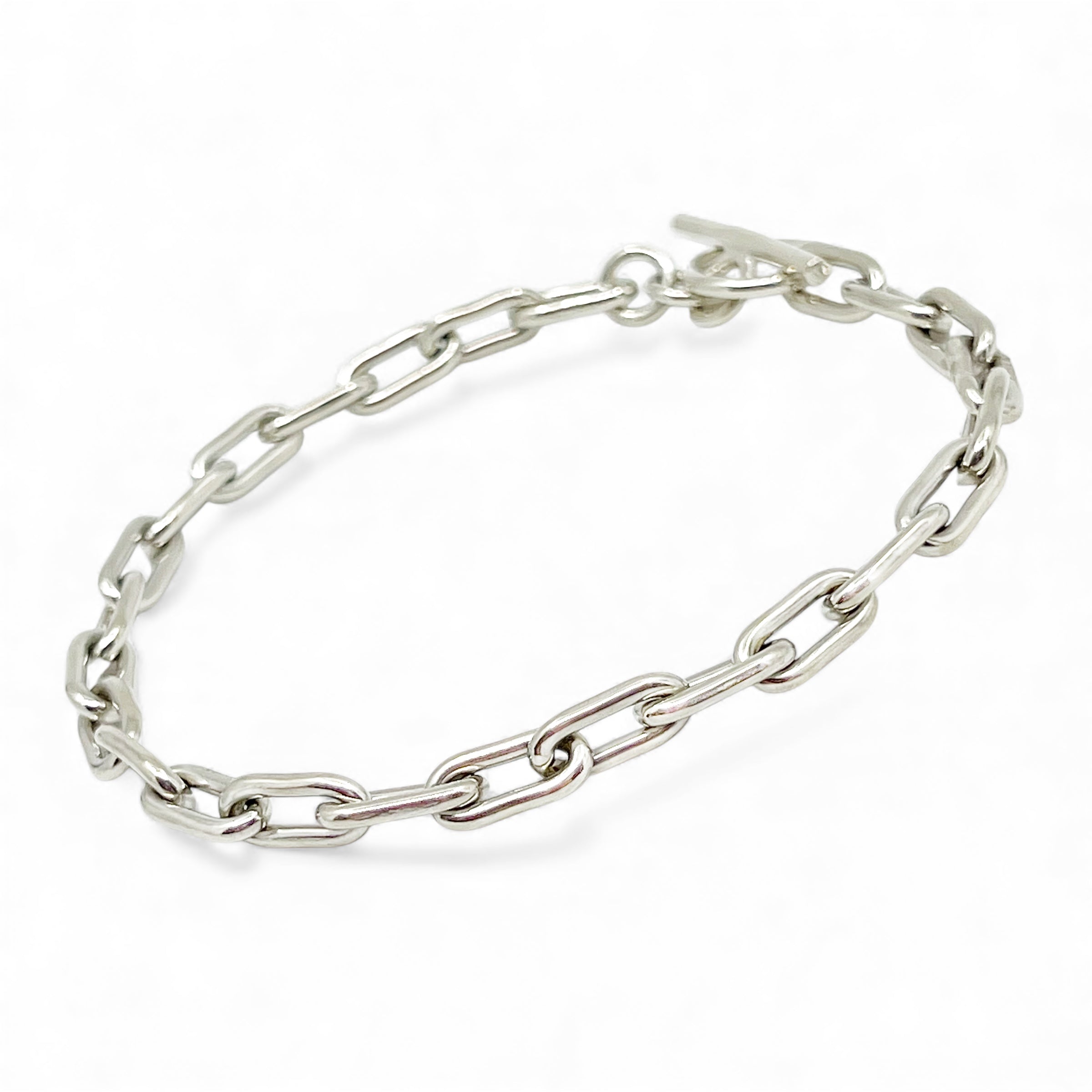 Sterling silver oval link chain close up view